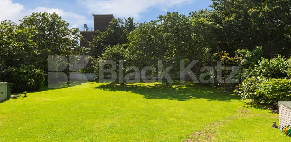 Spacious one bedroom set in a period conversion  Mercers Road, Tufnell Park